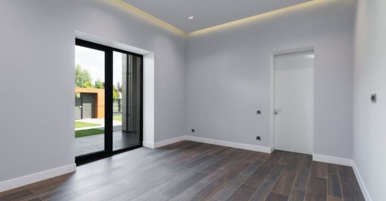 Keyless Entry - Spacious modern hall with glass doors