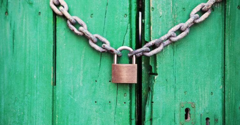 Locks - Brass-colored Metal Padlock With Chain